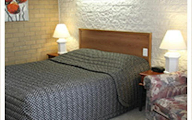 Alexander Motor Inn Moree – Guest Rooms – Moree