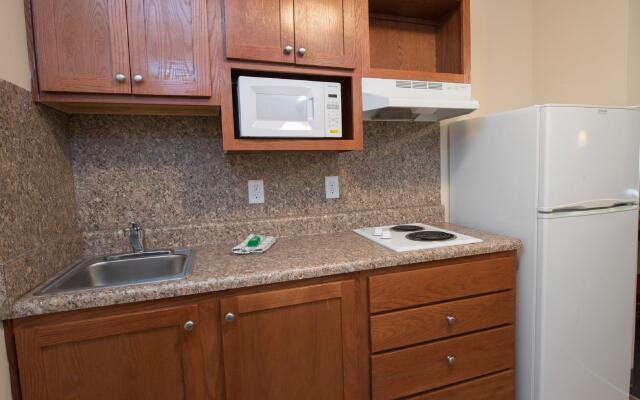 Red Roof Inn & Suites Dickinson