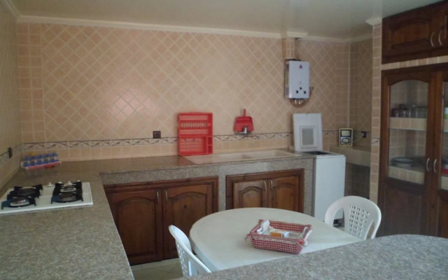 4 Bedroom Beach Side House Ref 1064