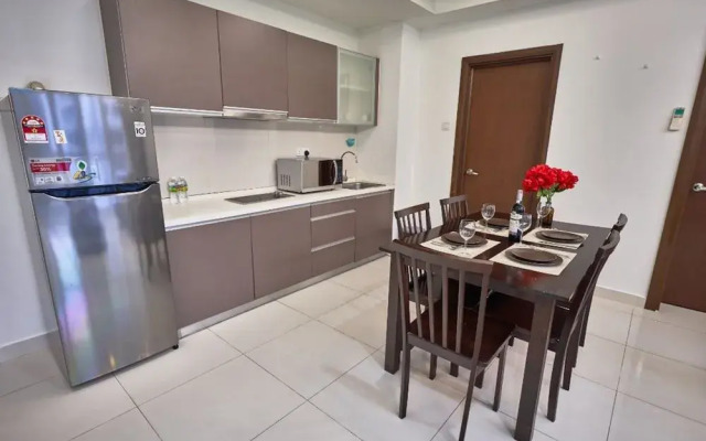 Regalia Residence Suite by Stay Hub