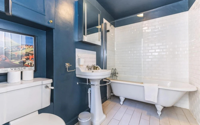 Leafy & Stylish Brixton Retreat