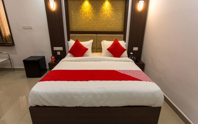 OYO 15974 Hala Residency