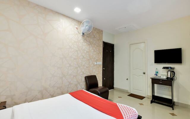 OYO 12120 Hotel Srico