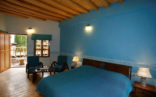 Lha - Ri - Sa Resort