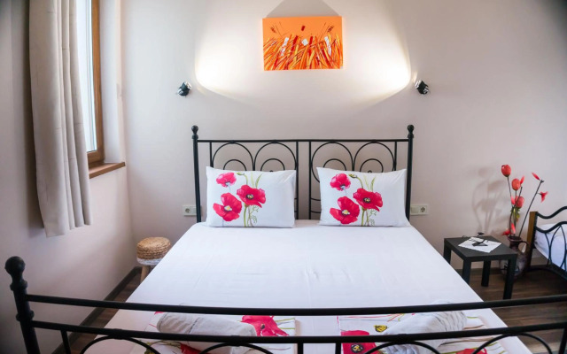 The Old House guest rooms and apartament