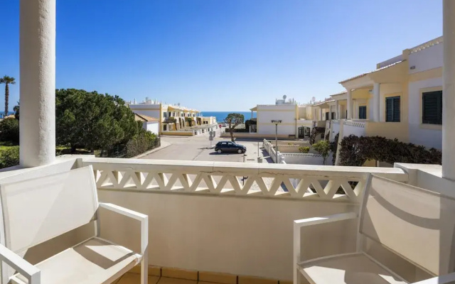 Apartment Near Praia do Carvalho Beach