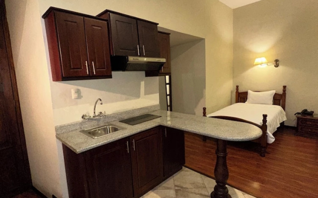 Hotel & Suites El Quijote