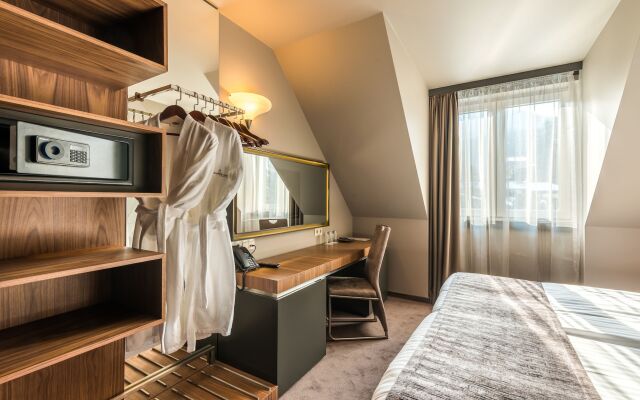 All Seasons Residence Hotel