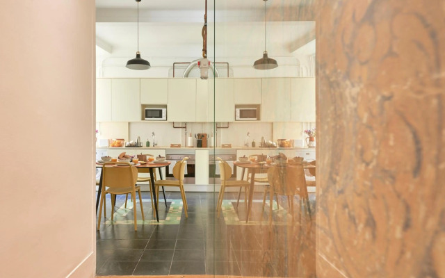 Sunny Pink Street Historical Apt, By TimeCooler