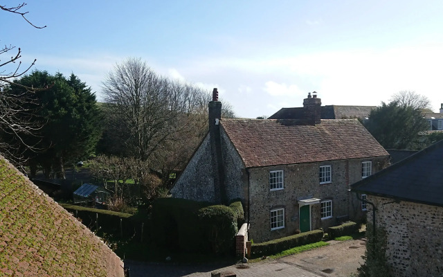 Elizabeth -Tiger Inn