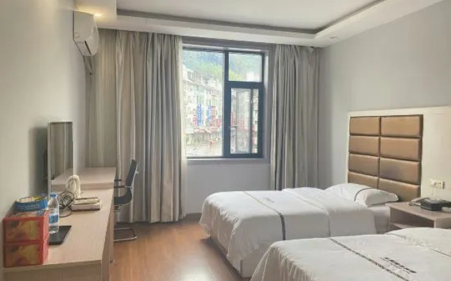 Hongtu Business Hotel