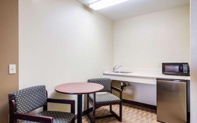 GuestHouse Inn & Suites Montesano