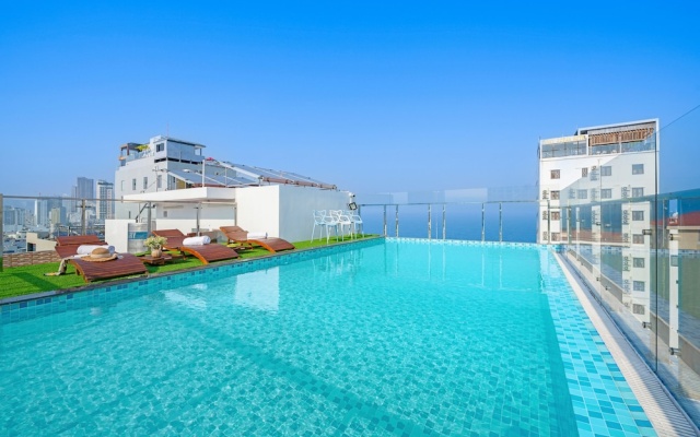 Sea Near Me Hotel Danang – Pool – Da Nang