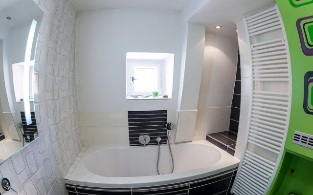 Apartment under Prague Eiffel Tower