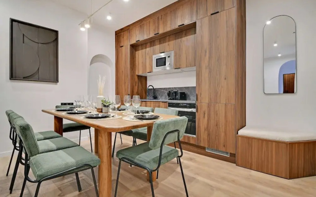 Chic and Spacious Apartment in the Heart of Paris