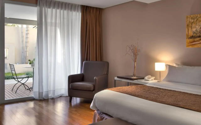 San Isidro Plaza Hotel