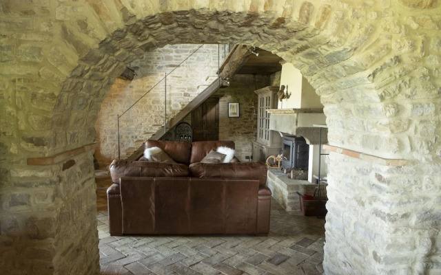 Umbrian Villa Retreat in Pietralunga With a Pool