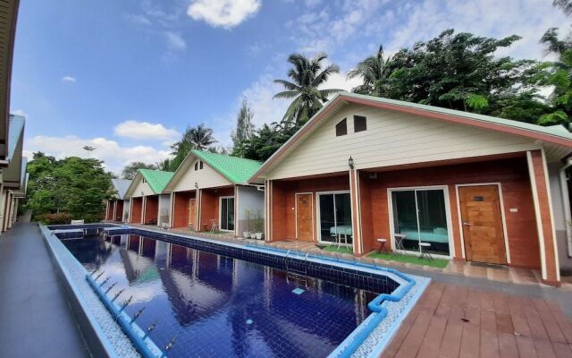 Phenwaree Amphawa Resort