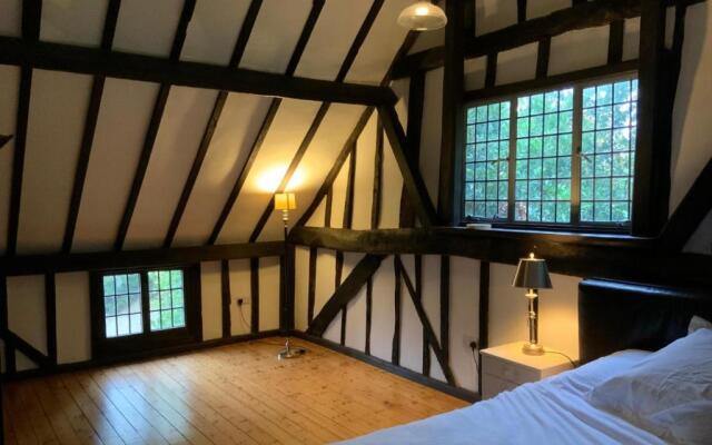 Delightful 4BD Home Full of Flair Edenbridge Kent