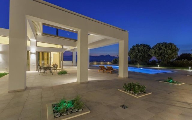 Luxurious 6- Bed Private Villa in Heraklion Crete