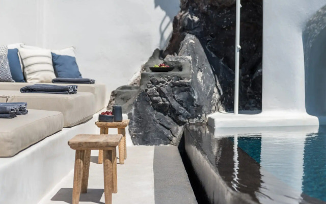 Porto Fira Suites