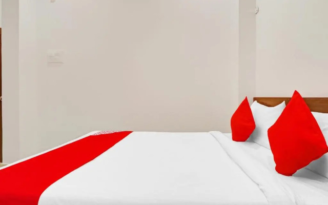 OYOFlagship 80467H Hotel R Square