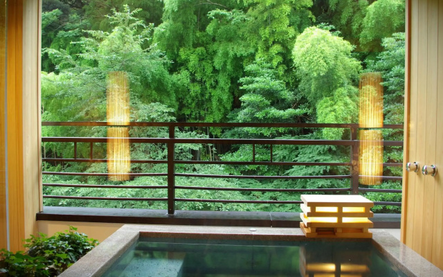 Hakone Kamon