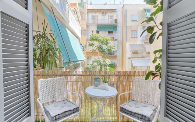 Head for Acropolis a Romantic Hideaway