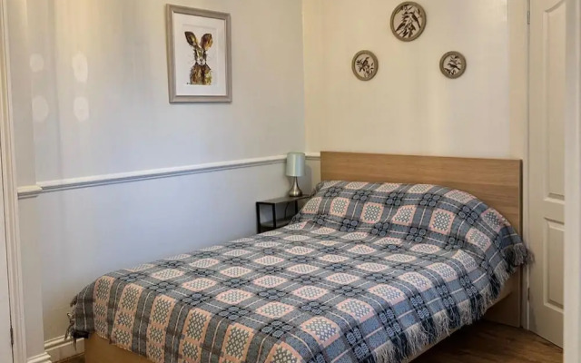 Stunning 1-bed Flat W/seaview, Garden Pet Friendly