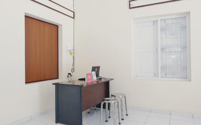 OYO 1190 Griya Soeratin Residence Syariah