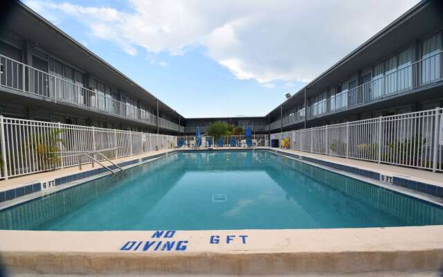 Days Inn by Wyndham Stuart
