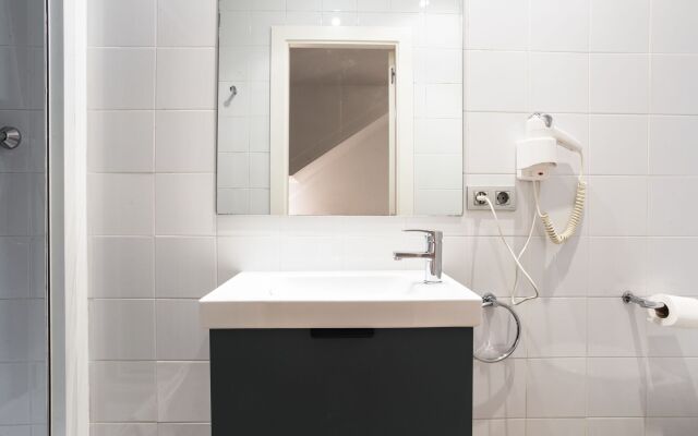 Liceu Apartments by gaiarooms