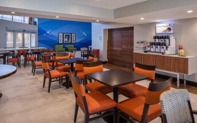 Holiday Inn Express & Suites San Antonio Medical-Six Flags by IHG