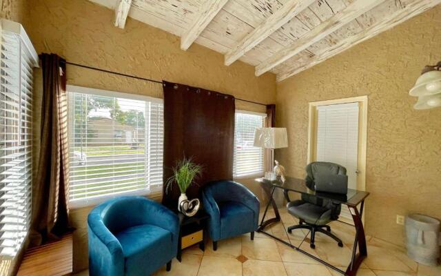 Tropical Garden Bungalow