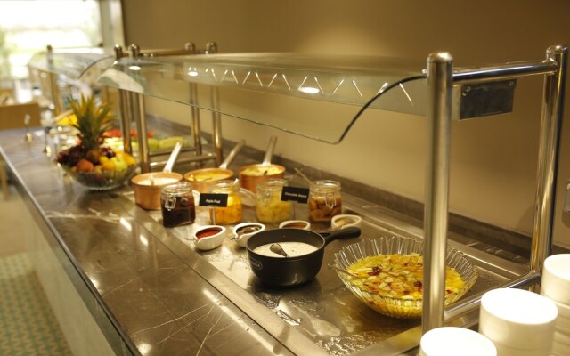 El Ein Bay Movenpick Hotel