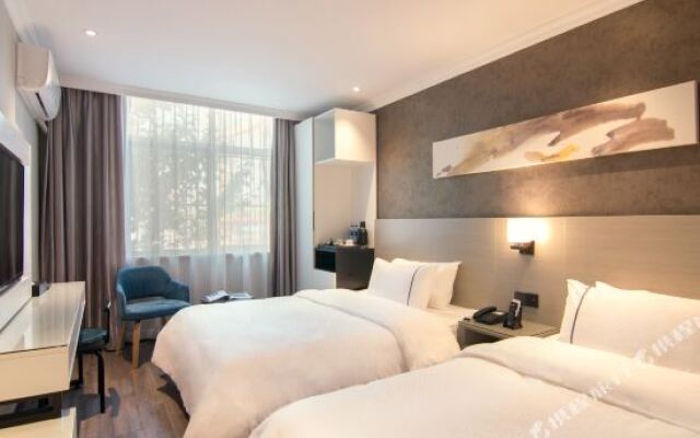 Ease Hotel (Shanghai Siping Road Tongji University)
