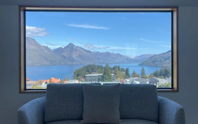 Panoramic Views - 10 minutes walk to Town