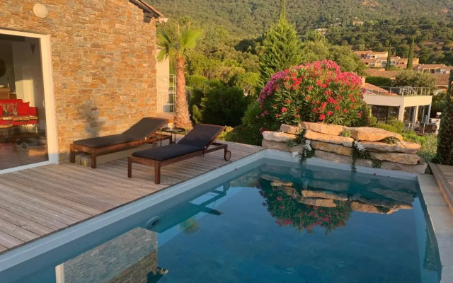VILLA PERLA SAINT-TROPEZ CAVALAIRE-SUR-MER, 3-5 chambres, vue mer, piscine chauffée