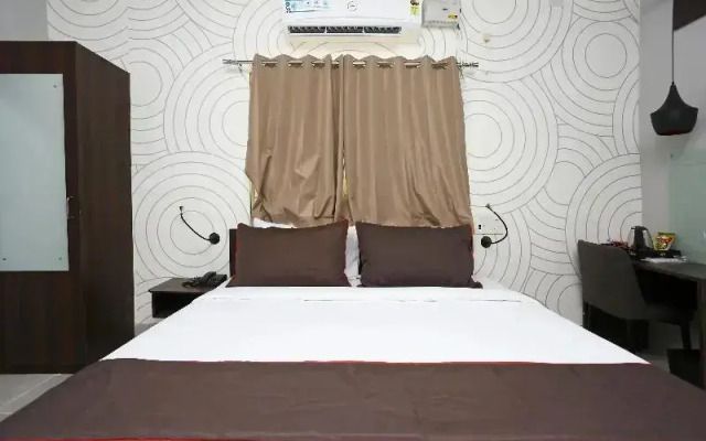 Hotel Bhinna Sakala by OYO Rooms