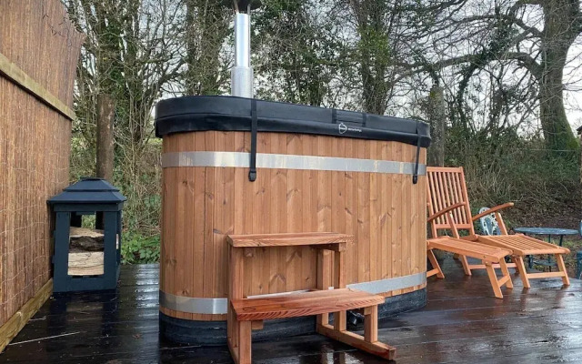 Tranquil Cabin Retreat Near Chepstow