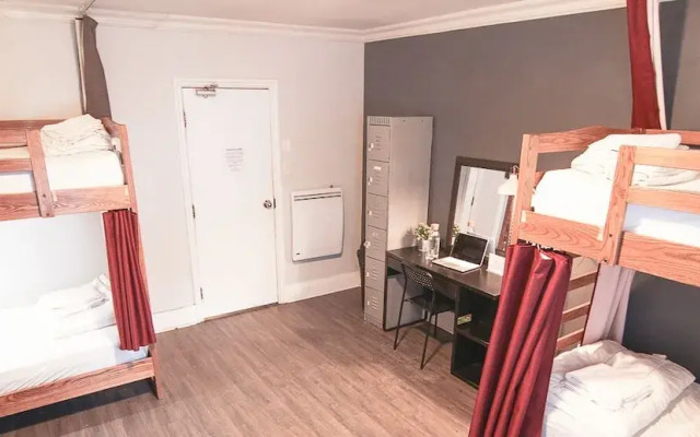 The Clarence Park - Hostel