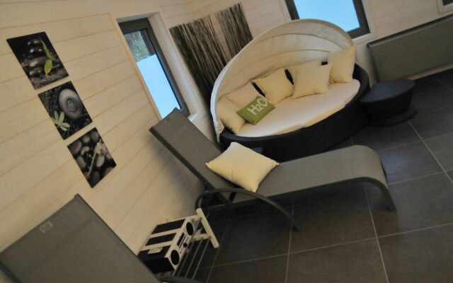 Lovely Holiday Home in Marche-en-Famenne with Hot Tub