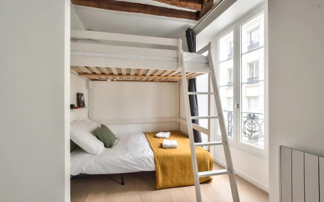Cosy Mezzanine Studio in the Heart of Paris (4)