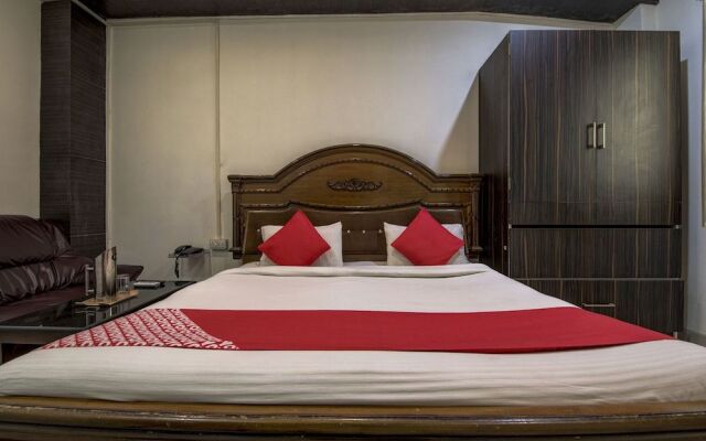 OYO 8976 Hotel Park Street 2