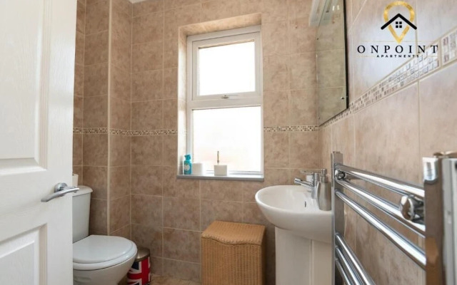 FANTASTIC Duplex 2 Bed Apt-PARKING