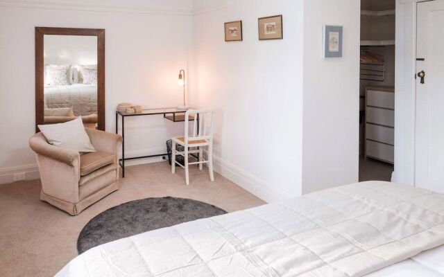 Elwood Beach Calming Tones - Rejuvenate Stays