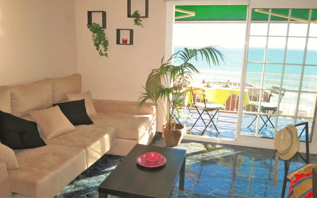 Bianca Seaview & Beach Apartment