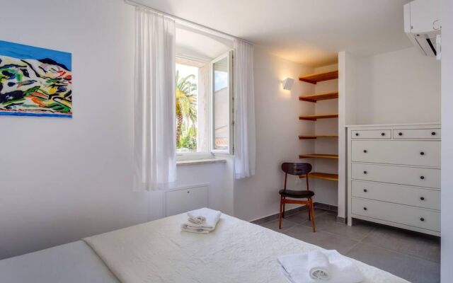 Impeccable 4-bed Apartment in Osor