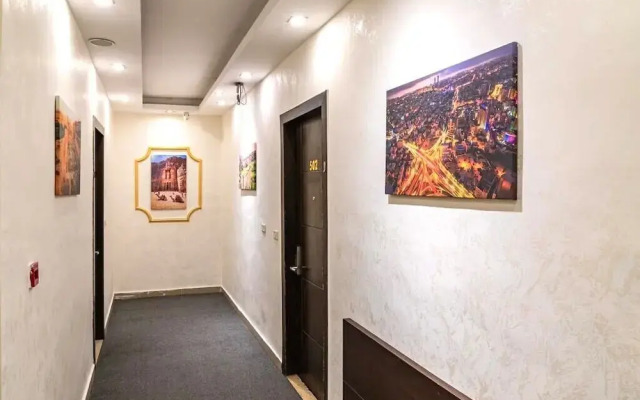 lancaster hotel apartments-Gardens