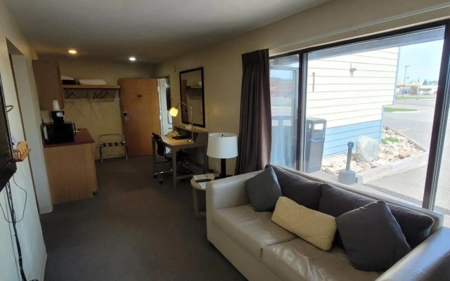 Pictured Rocks Inn & Suites
